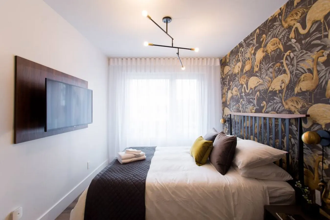 Little Italy - Fun & Funky Little Italy Mini Studio with Full Kitchen - Unit 301 7