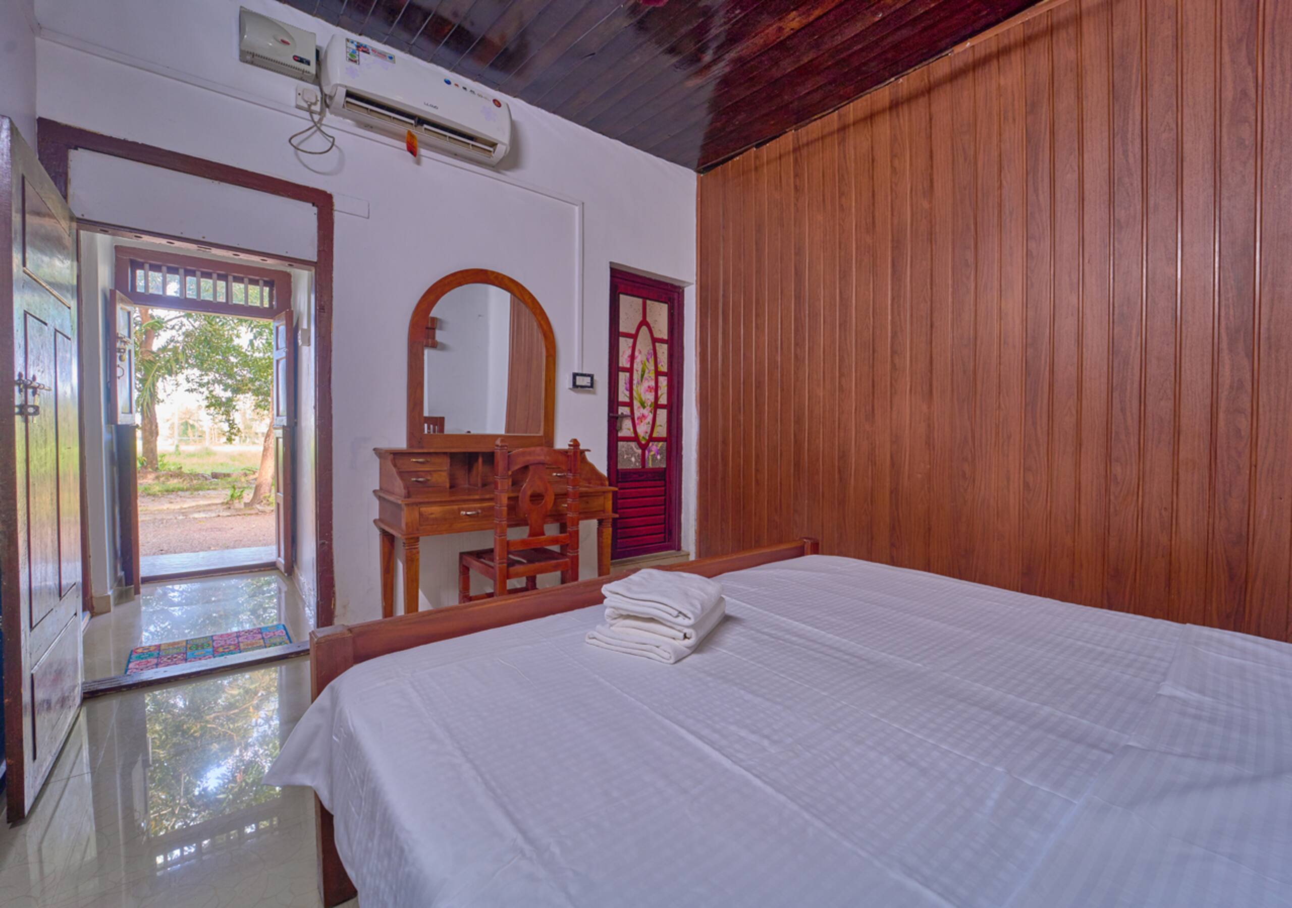 Alappuzha Lakefront Heritage Home | Backwaters 27