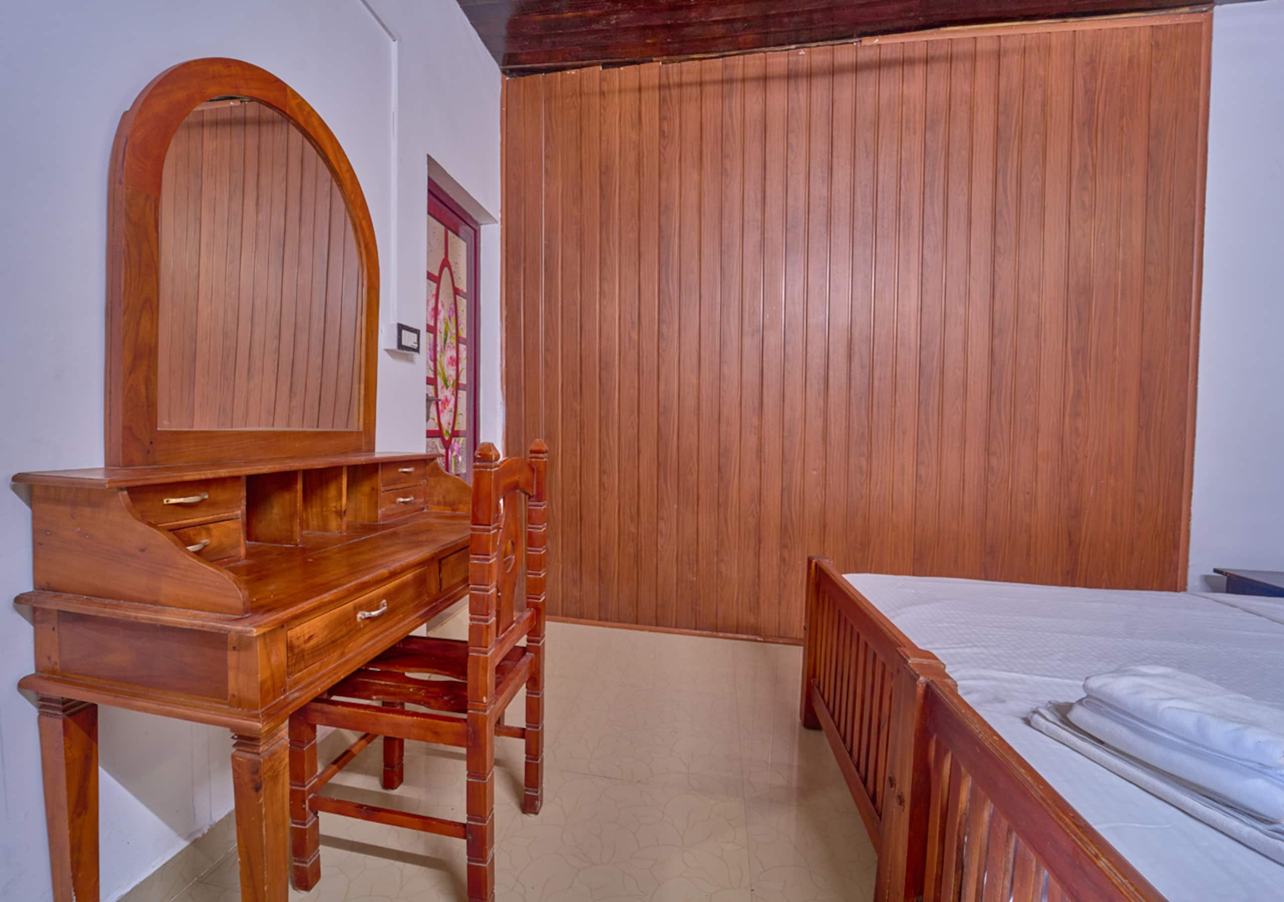 Alappuzha Lakefront Heritage Home | Backwaters 24
