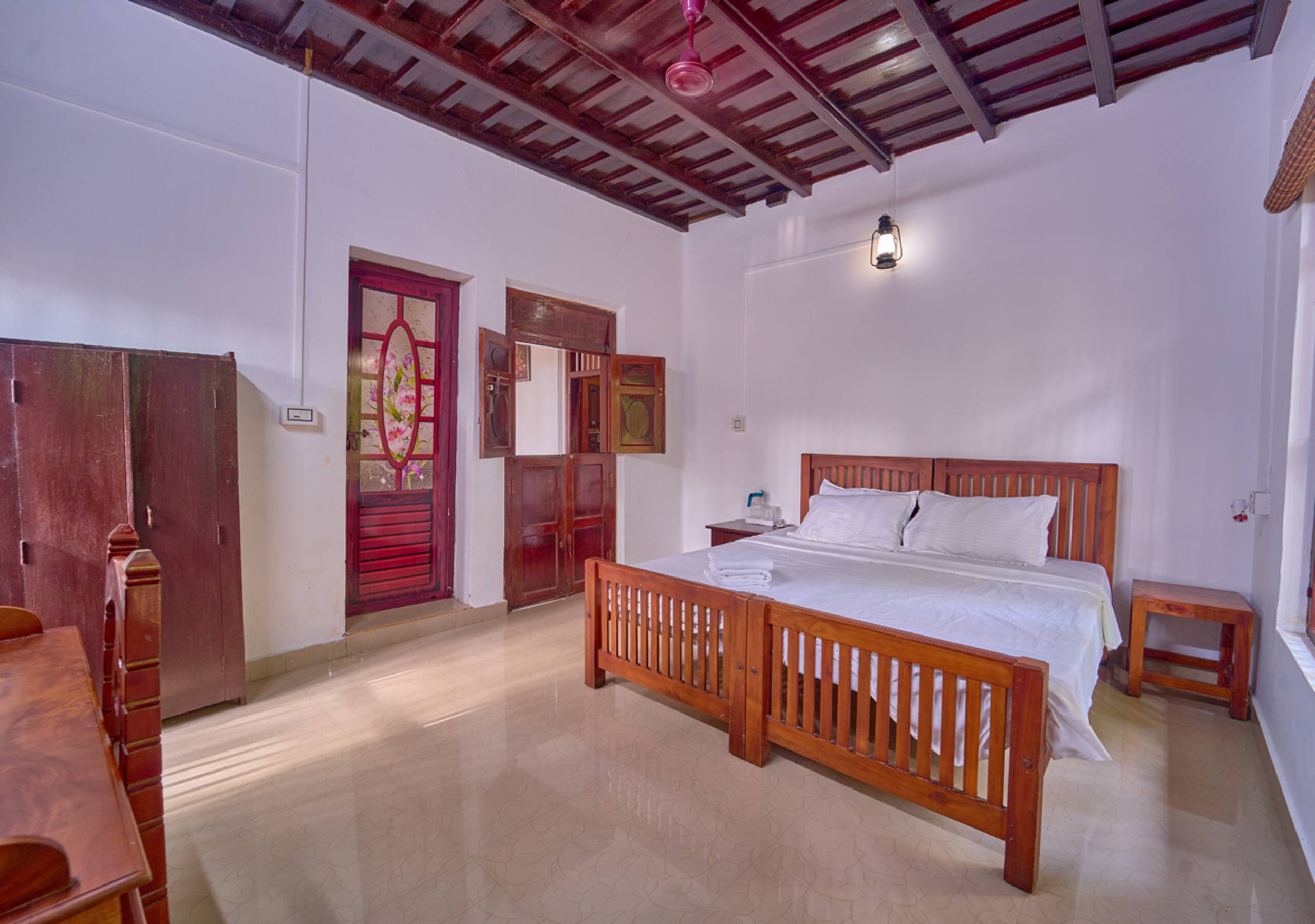 Alappuzha Lakefront Heritage Home | Backwaters 4