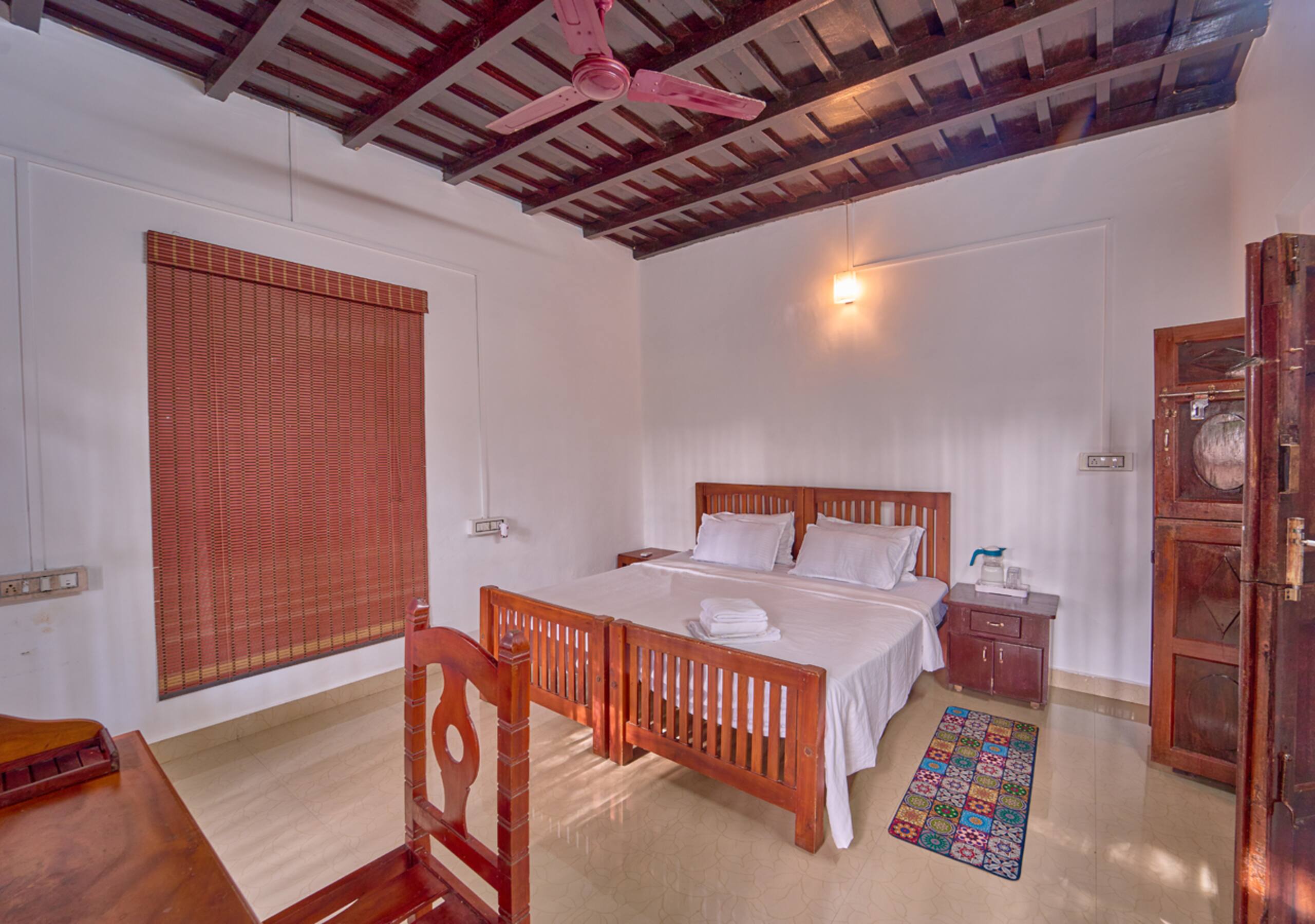 Alappuzha Lakefront Heritage Home | Backwaters 18