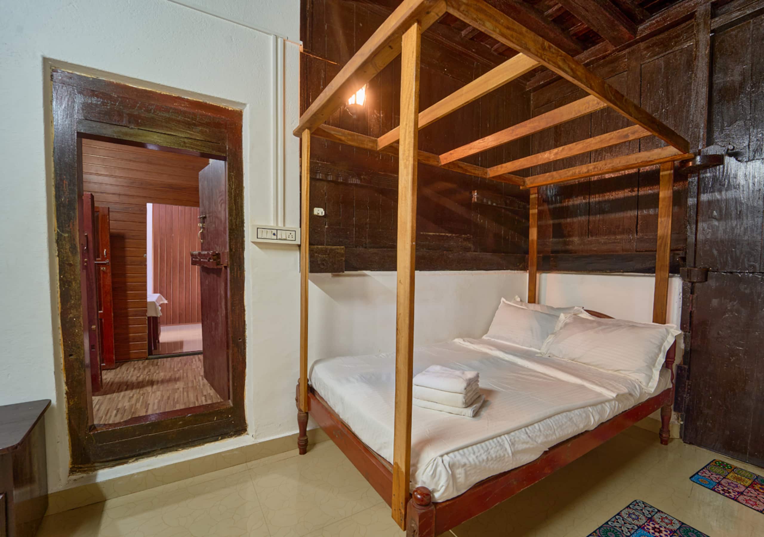 Alappuzha Lakefront Heritage Home | Backwaters 11