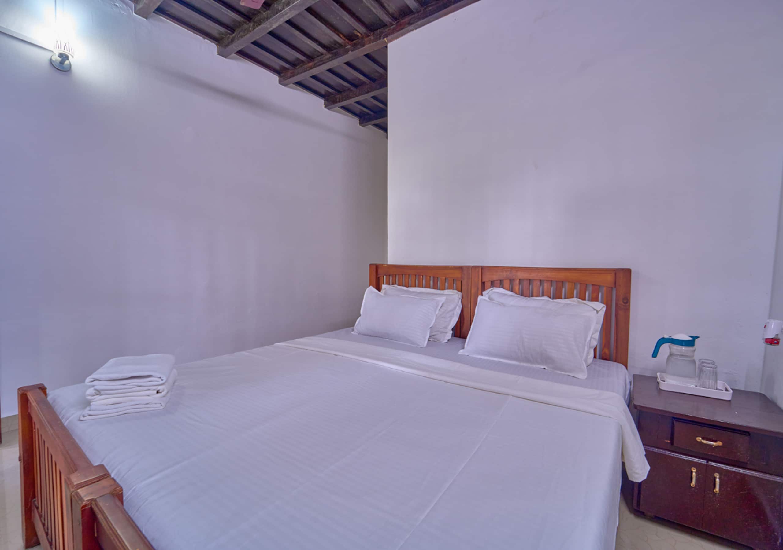 Alappuzha Lakefront Heritage Home | Backwaters 28