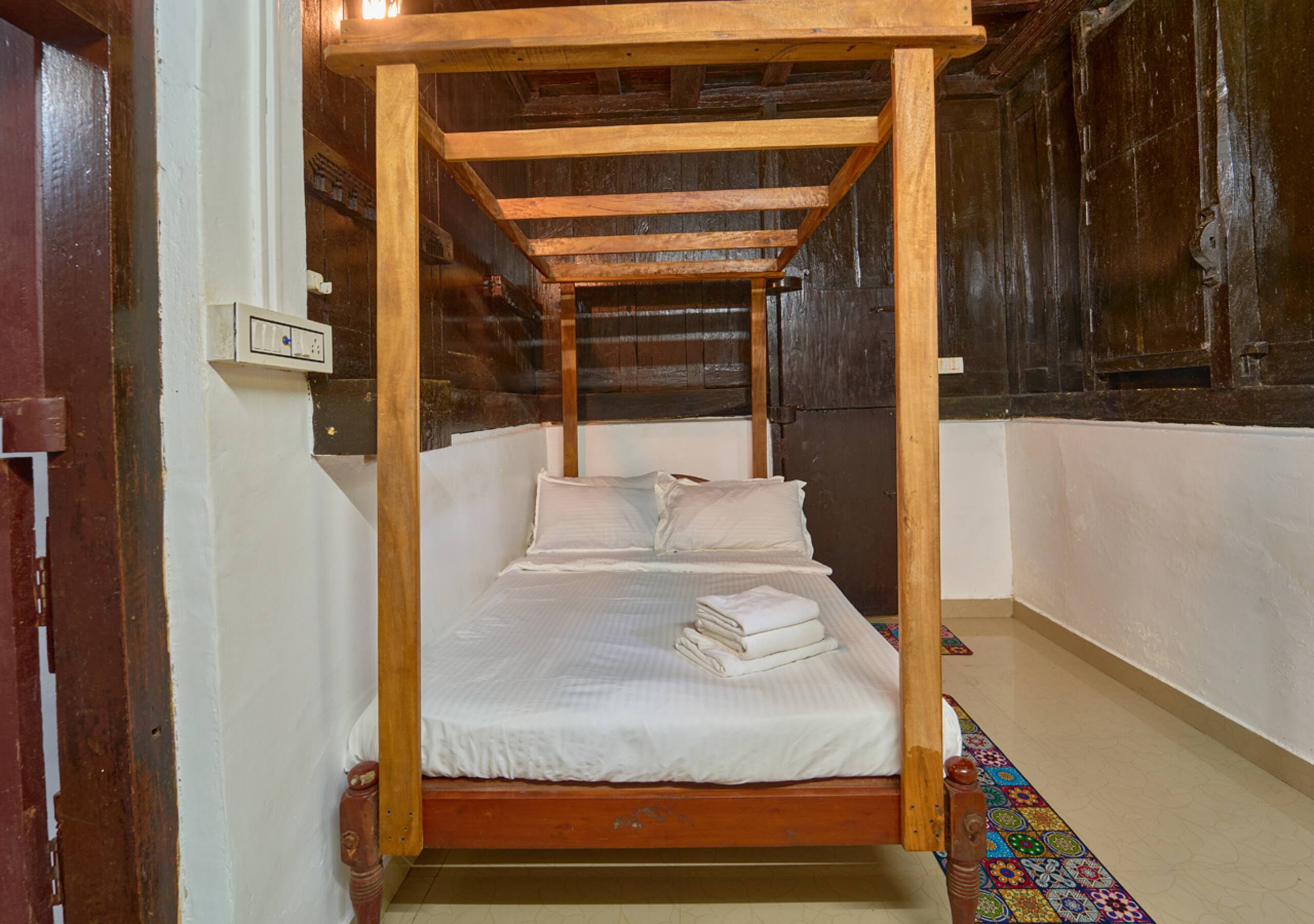 Alappuzha Lakefront Heritage Home | Backwaters 13