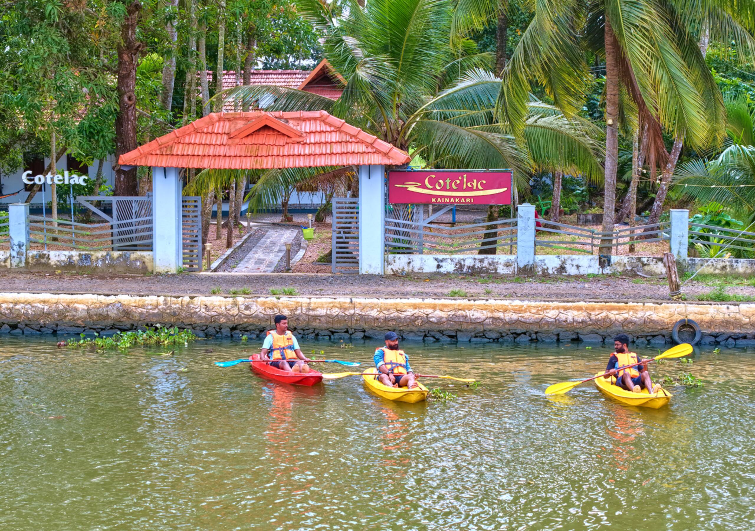 Alappuzha Lakefront Heritage Home | Backwaters 3