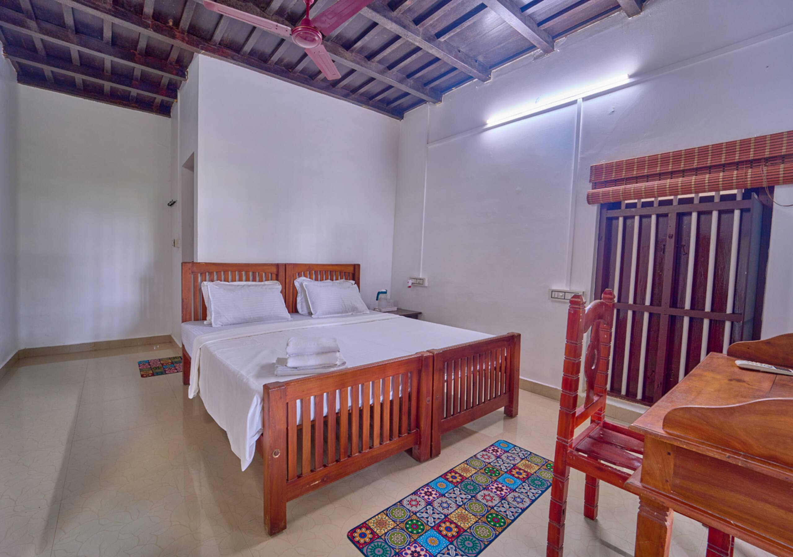 Alappuzha Lakefront Heritage Home | Backwaters 32