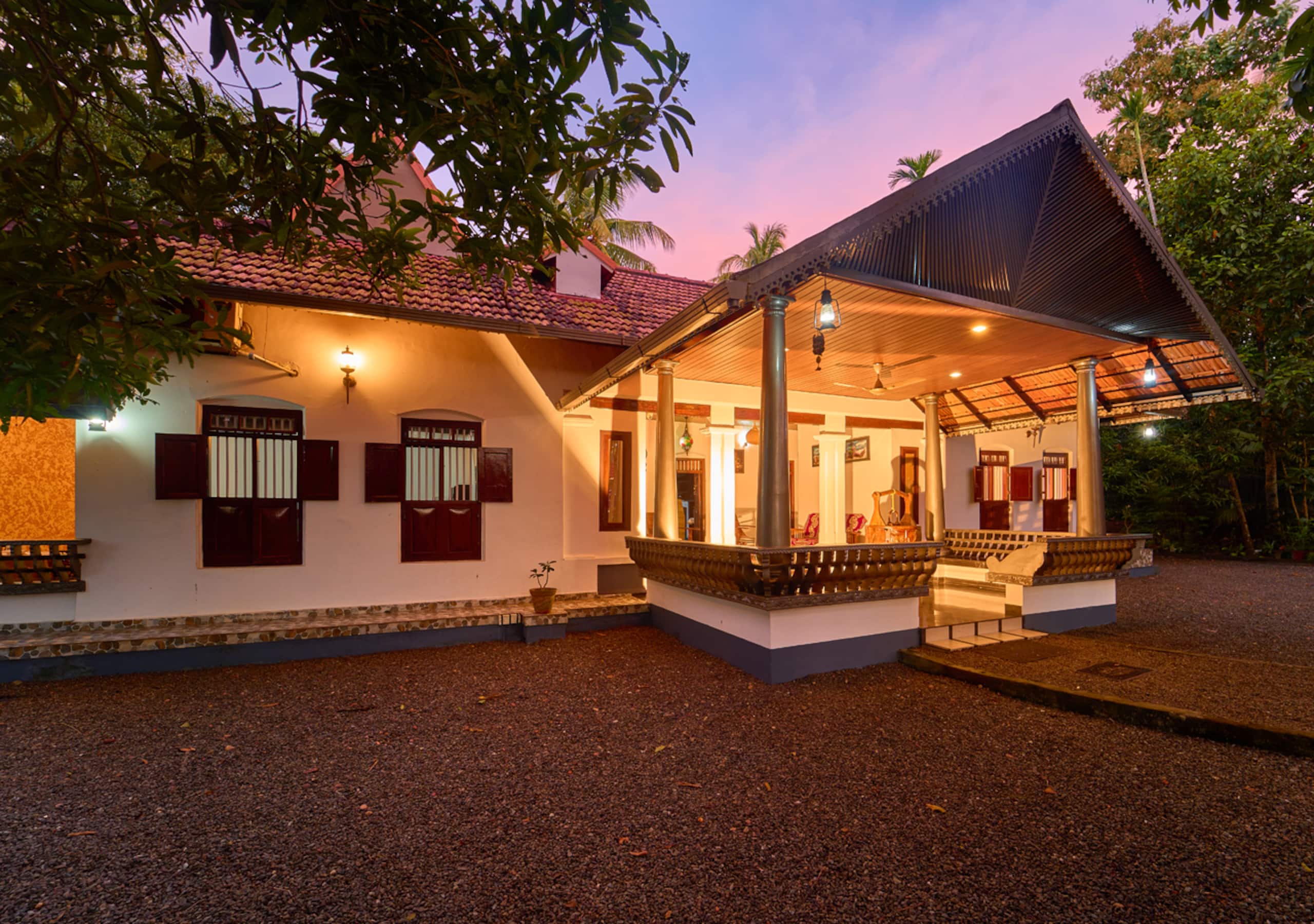 Alappuzha Lakefront Heritage Home | Backwaters 39