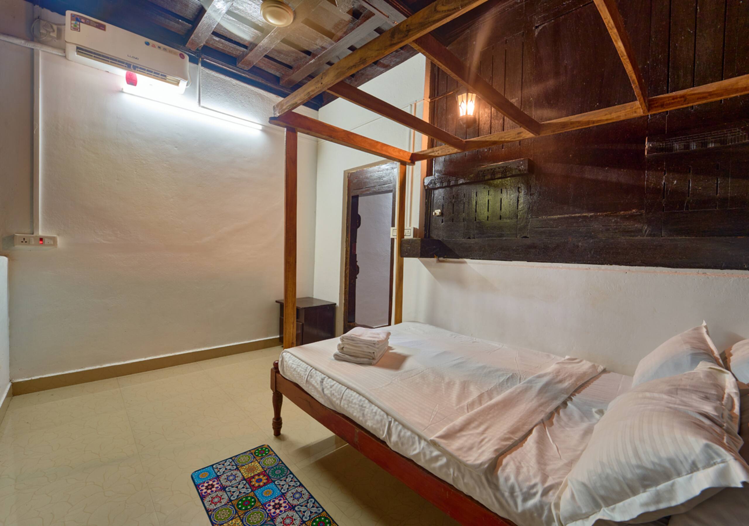 Alappuzha Lakefront Heritage Home | Backwaters 12