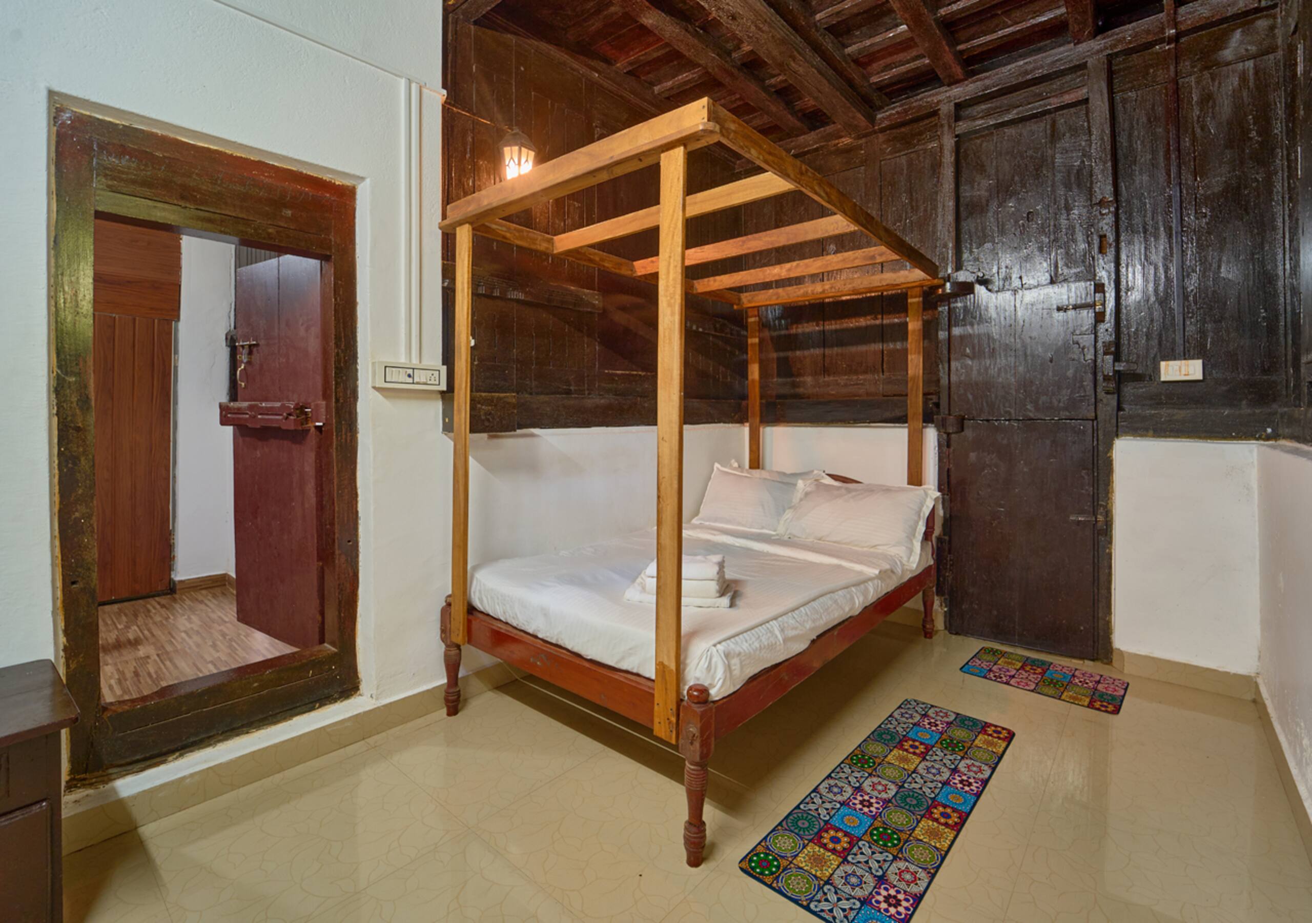 Alappuzha Lakefront Heritage Home | Backwaters 14
