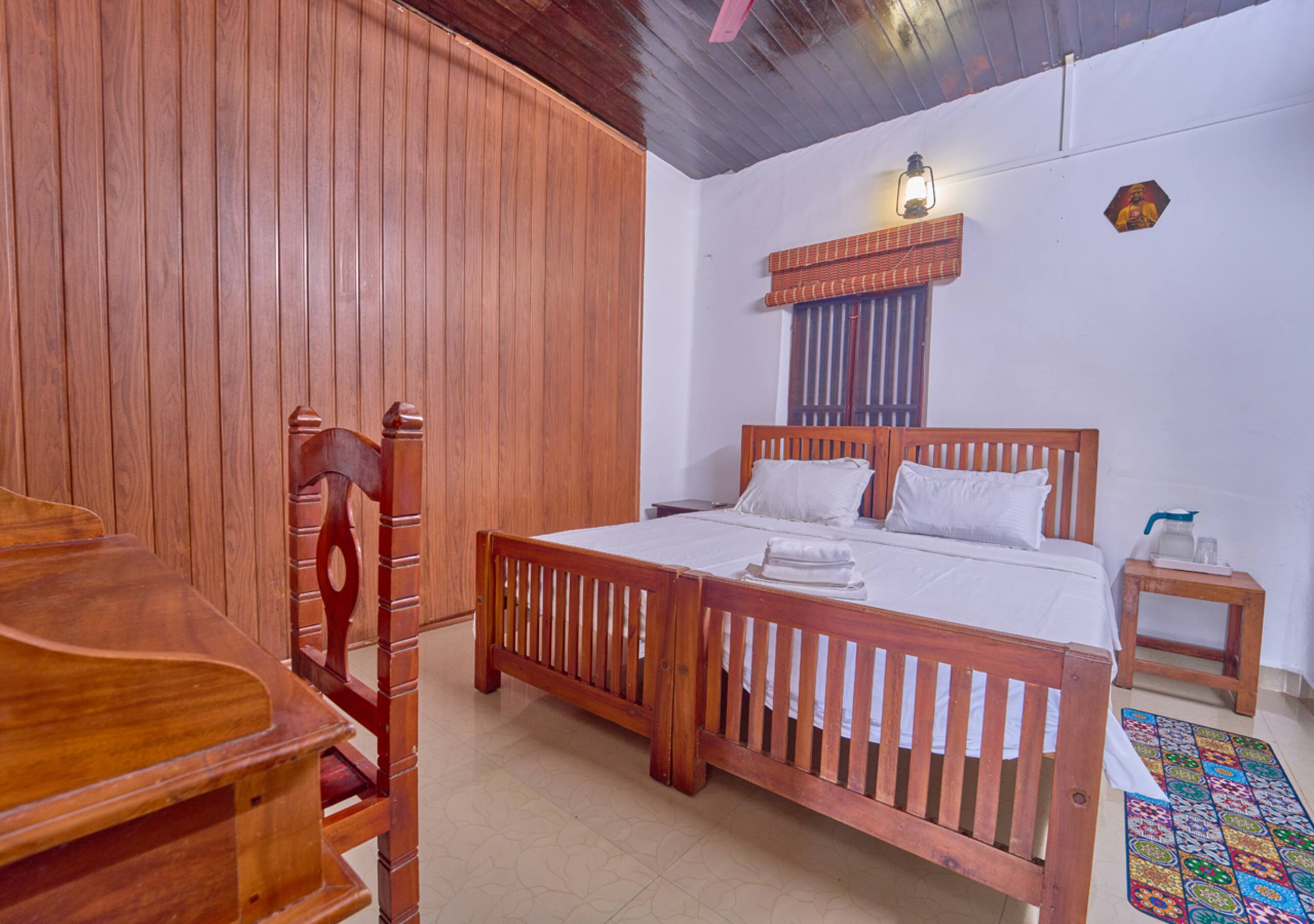 Alappuzha Lakefront Heritage Home | Backwaters 26