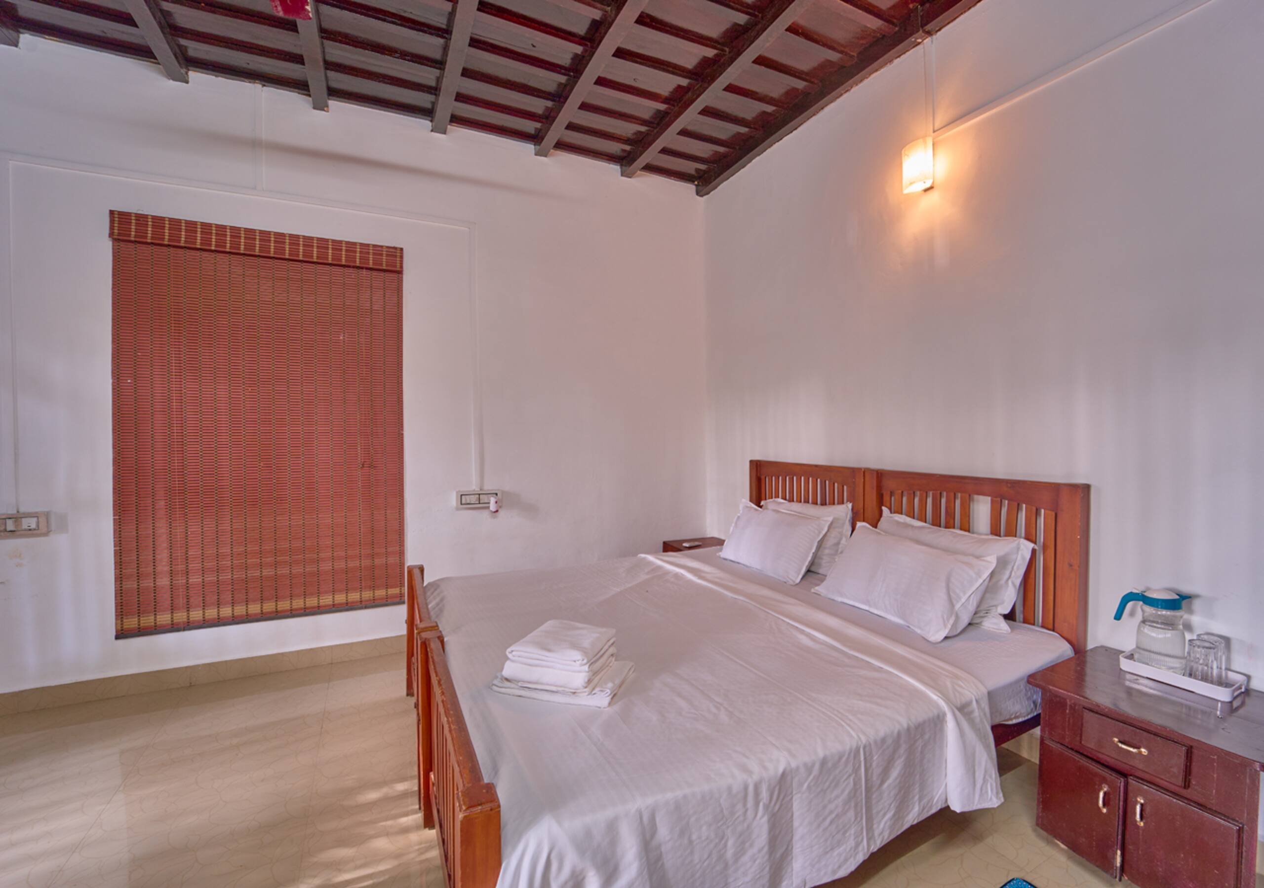 Alappuzha Lakefront Heritage Home | Backwaters 16