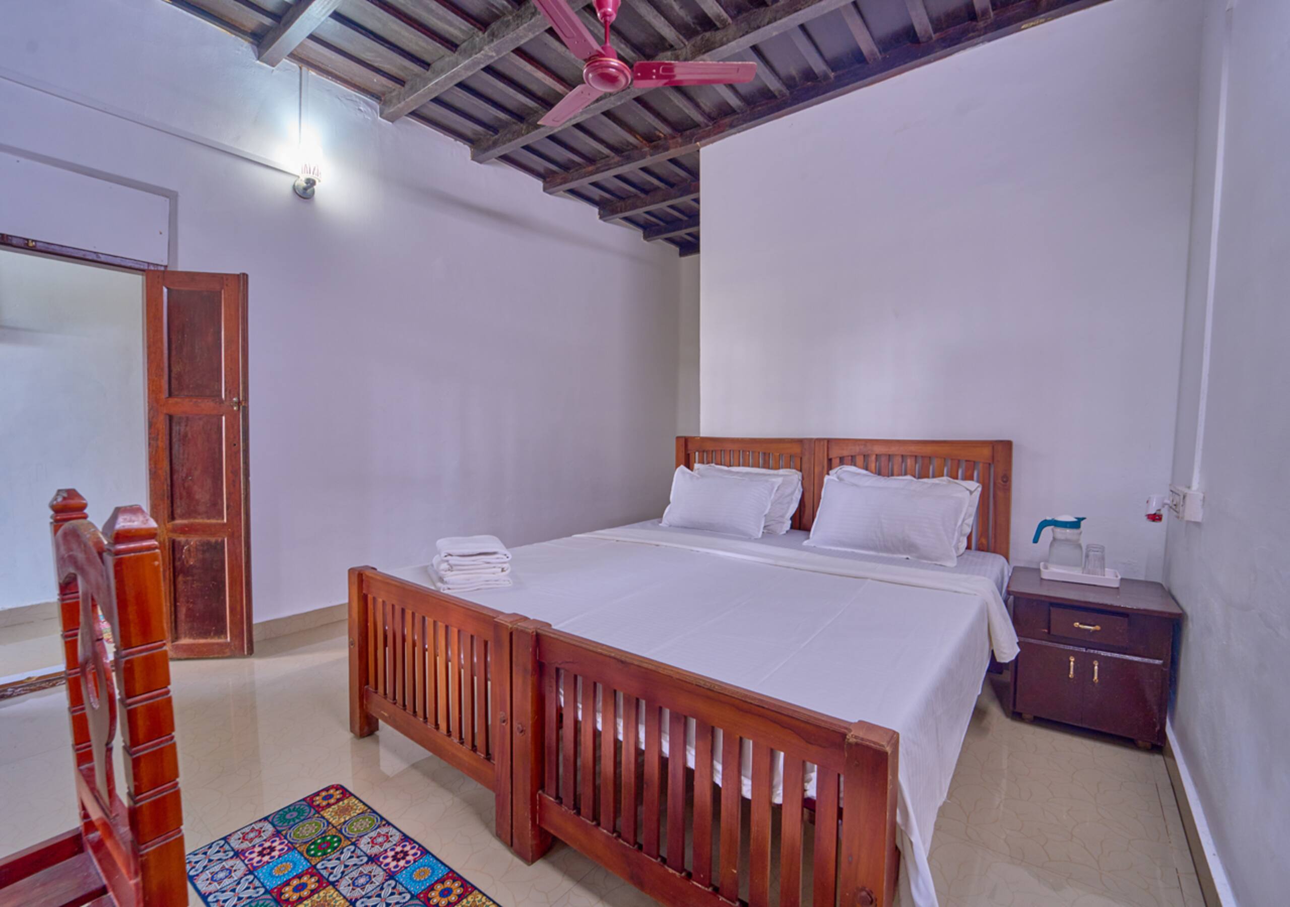 Alappuzha Lakefront Heritage Home | Backwaters 31
