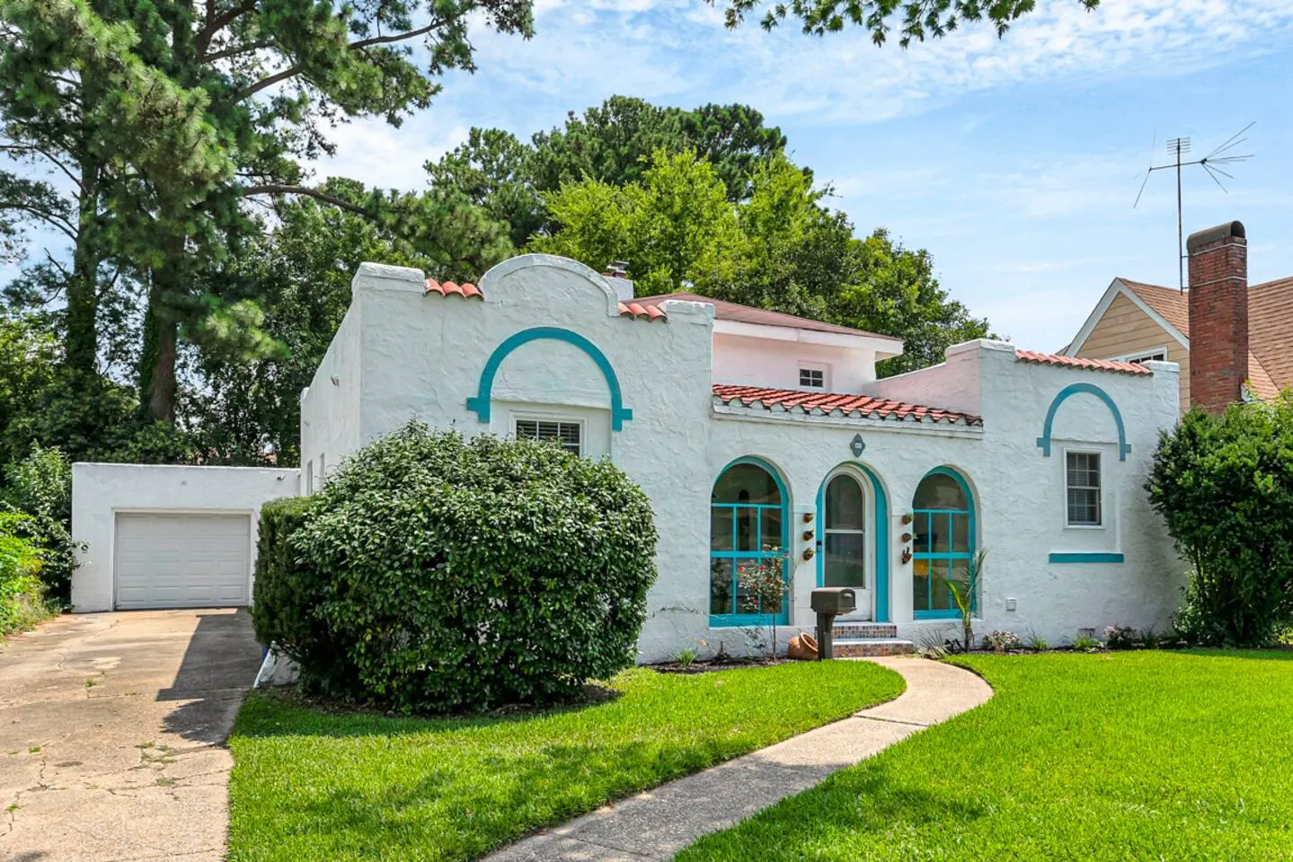 Norfolk Beach Casita Fenced Yard + Dogs 2