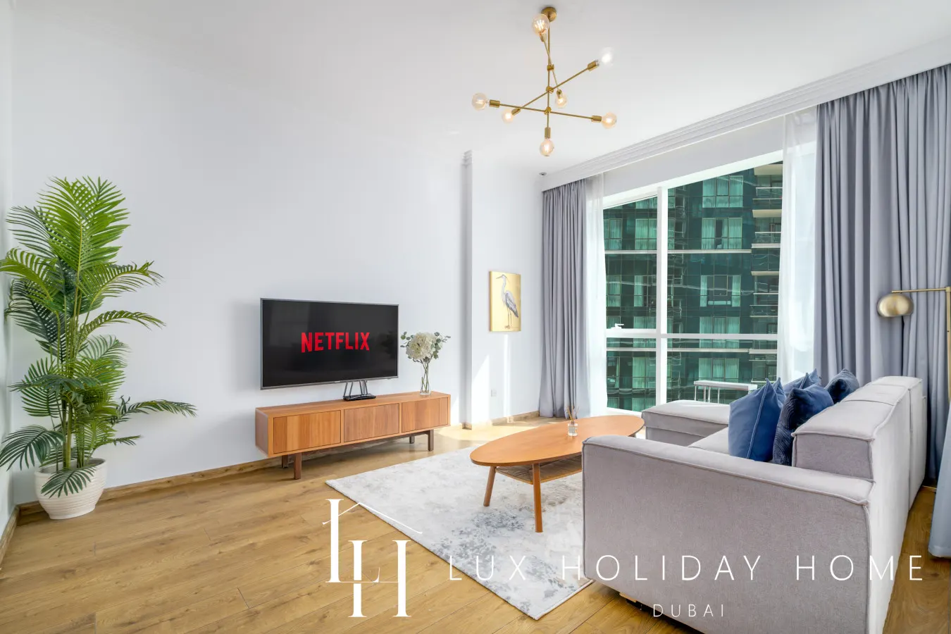 LUX The JBR Beach Sea View Suite 11