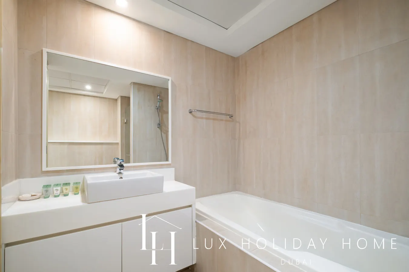 LUX The JBR Beach Sea View Suite 18