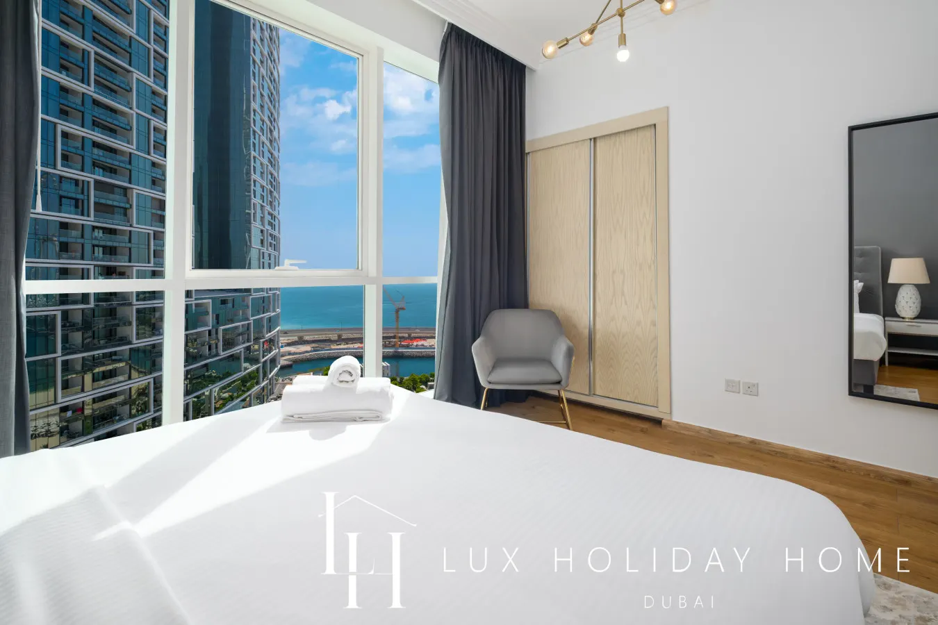 LUX The JBR Beach Sea View Suite 20