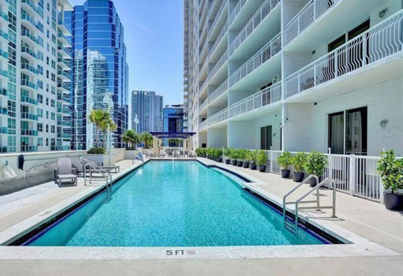 Luxurious private unit with parking 15