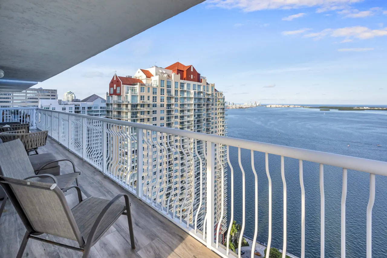 Luxurious private unit with parking 17