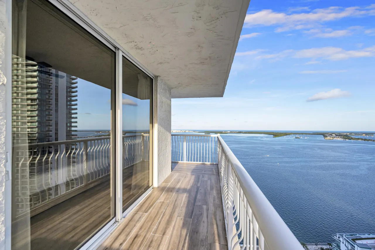 Luxurious private unit with parking 18