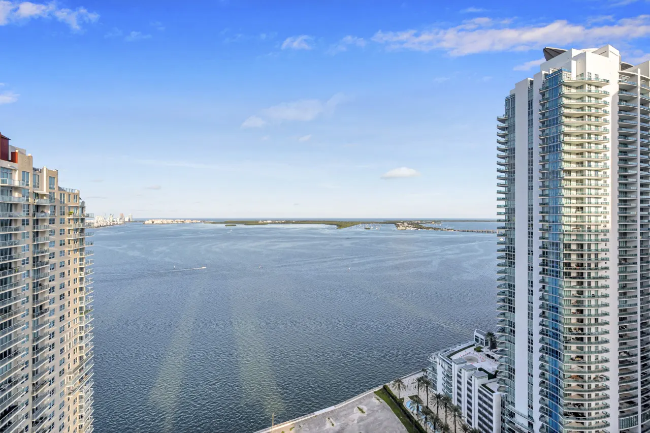 Luxurious private unit with parking 19