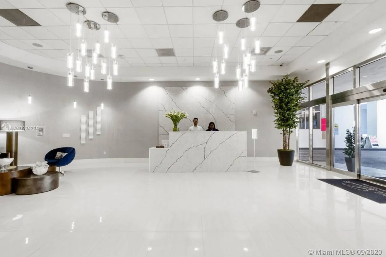 Luxurious private unit with parking 3