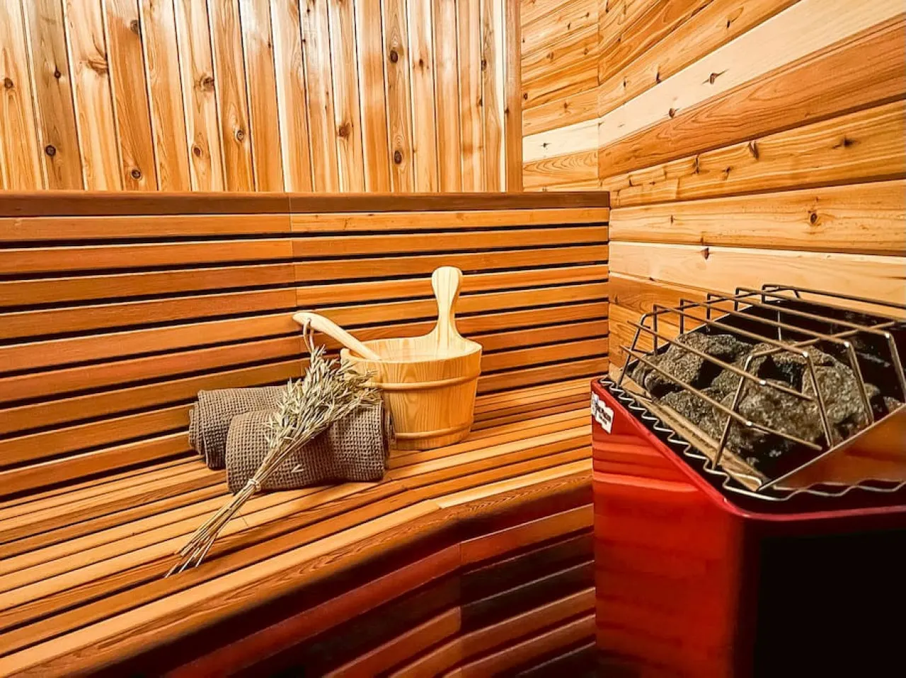 Architect Designed Round Cabin w Hot Tub & Sauna 9