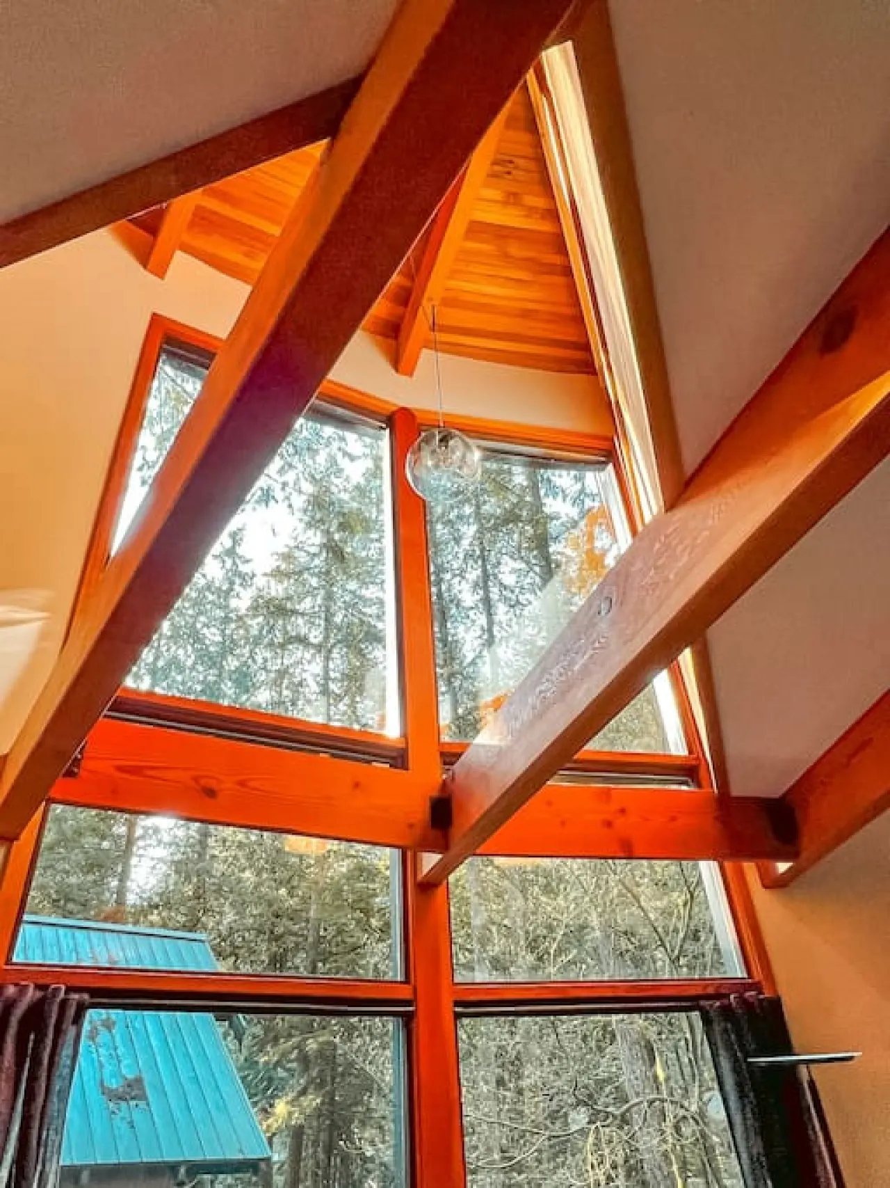 Architect Designed Round Cabin w Hot Tub & Sauna 18