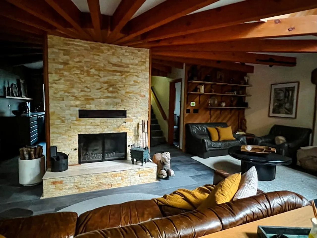 Architect Designed Round Cabin w Hot Tub & Sauna 6