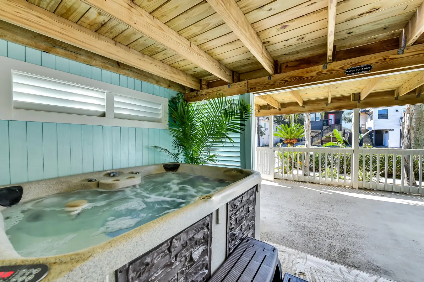 The Lazy Palm Cottage with Hot Tub and Near Beach 9