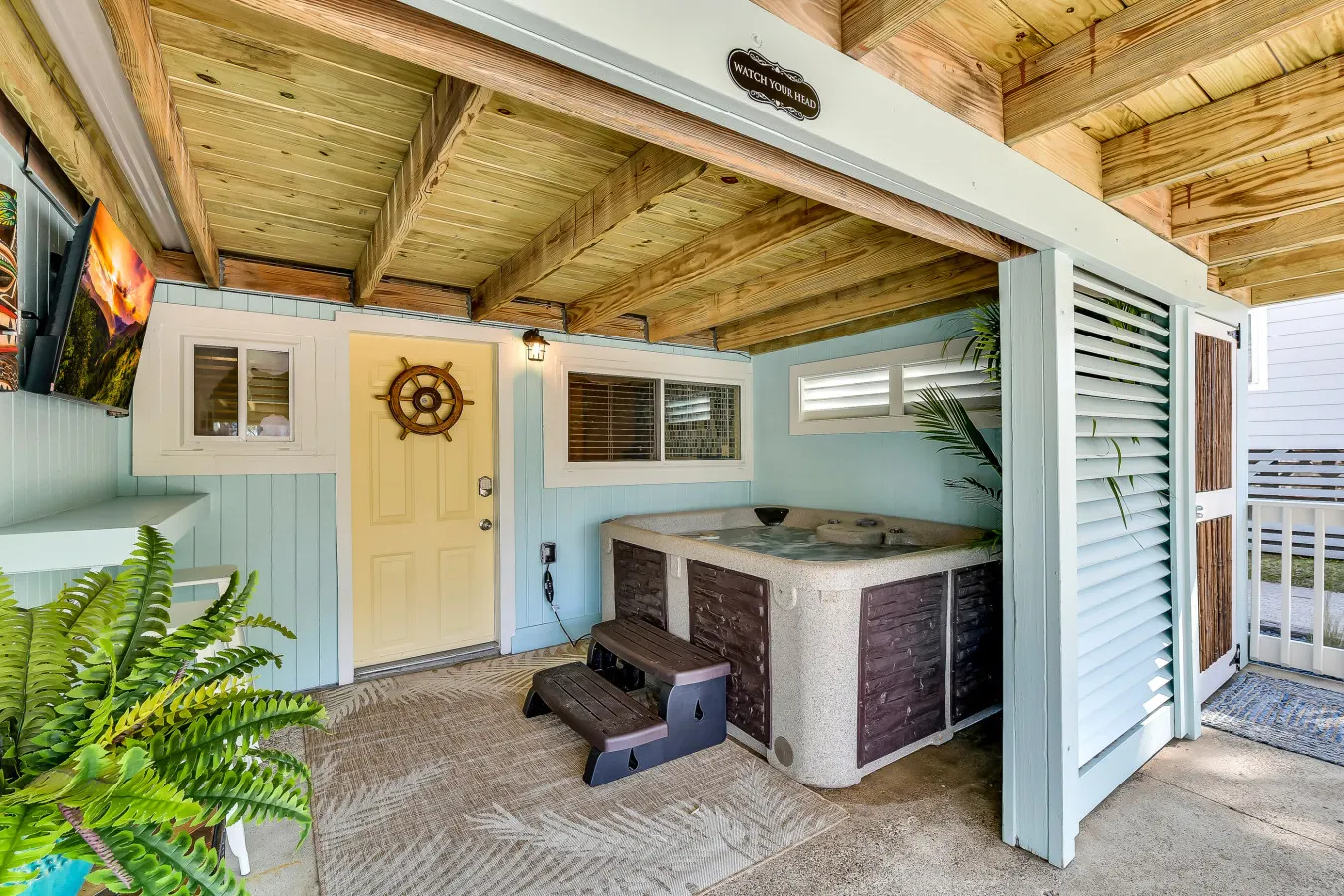 The Lazy Palm Cottage with Hot Tub and Near Beach 11
