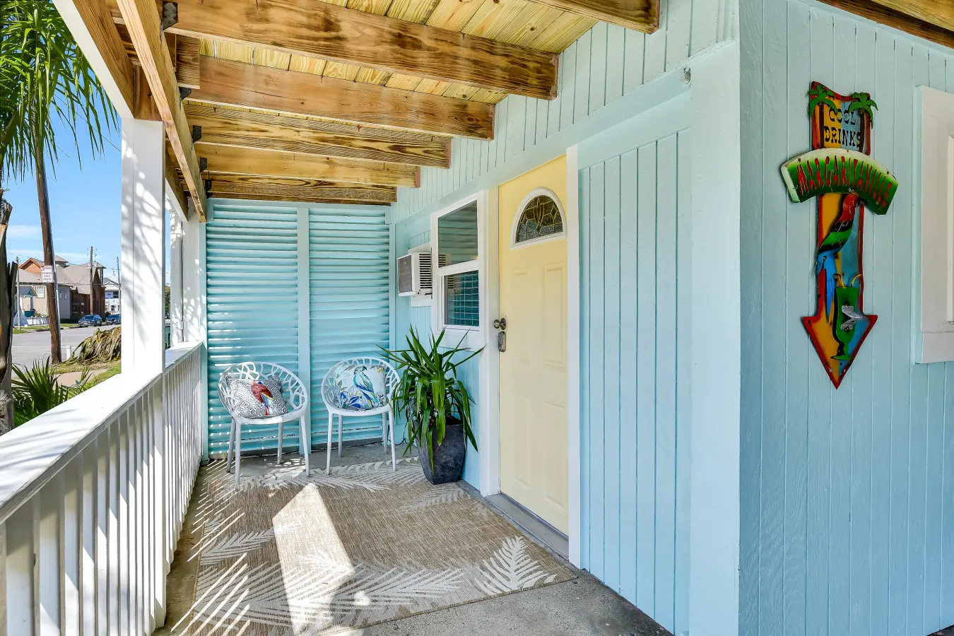 The Lazy Palm Cottage with Hot Tub and Near Beach 12