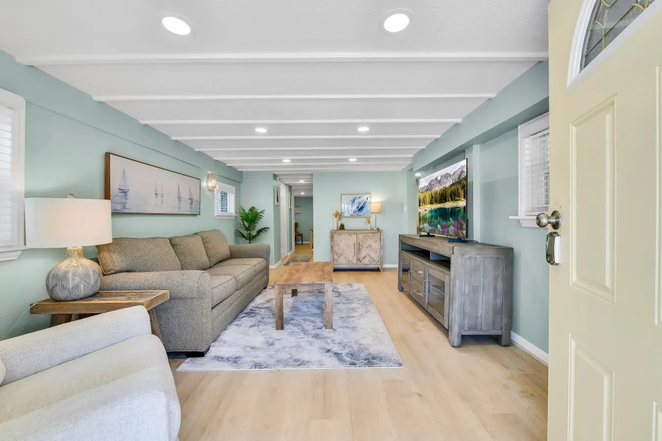 The Lazy Palm Cottage with Hot Tub and Near Beach 13