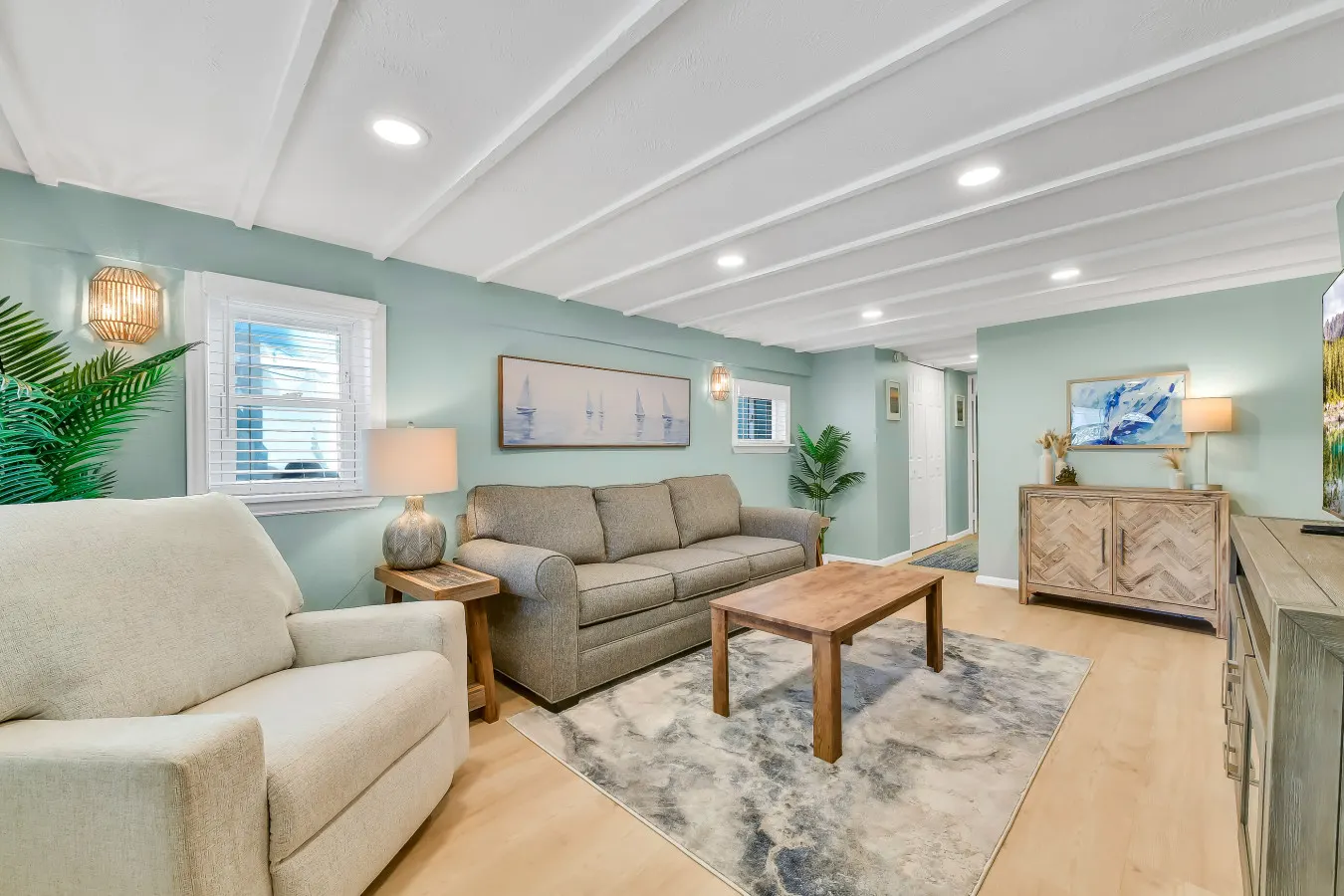 The Lazy Palm Cottage with Hot Tub and Near Beach 14