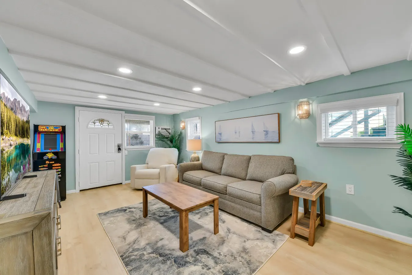 The Lazy Palm Cottage with Hot Tub and Near Beach 15