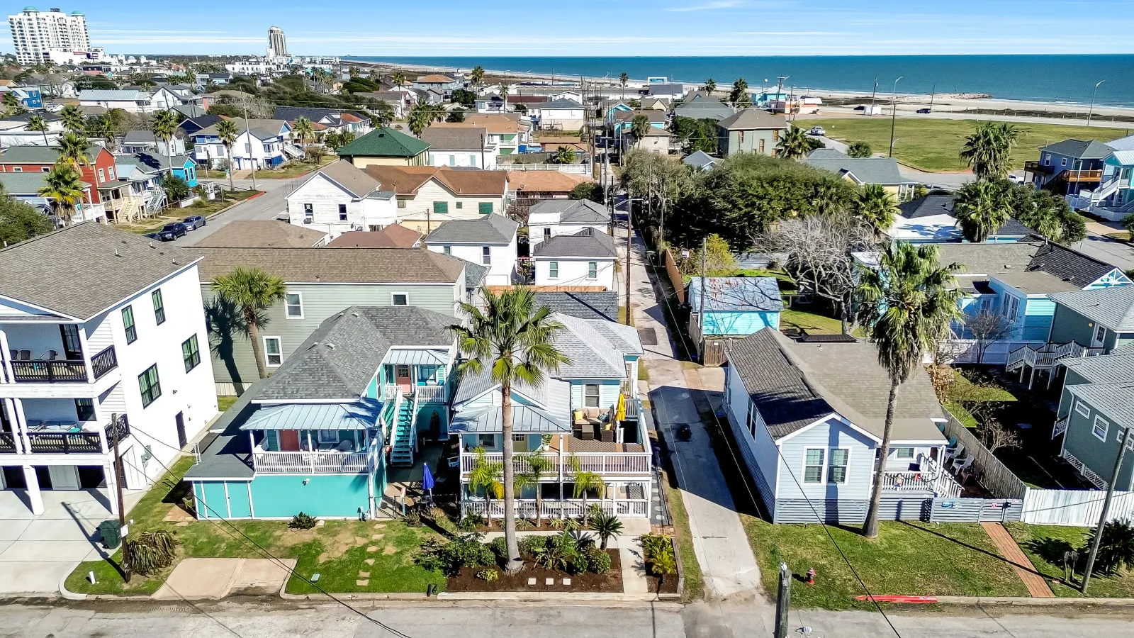 The Lazy Palm Cottage with Hot Tub and Near Beach — photo 5