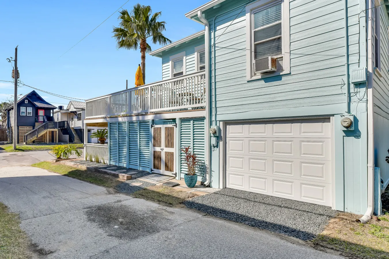 The Lazy Palm Cottage with Hot Tub and Near Beach 7