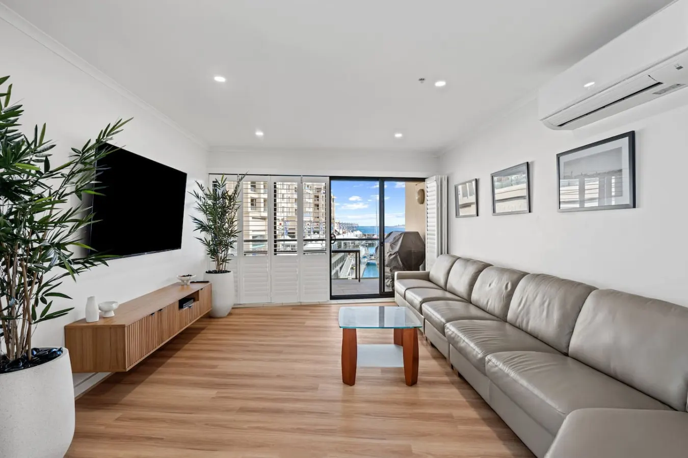 Apartment on the Marina