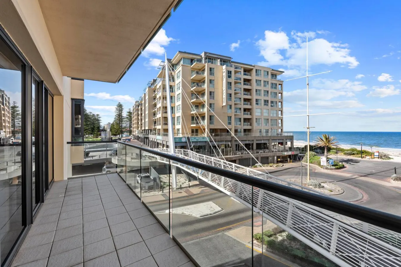 Apartment on the Marina 3