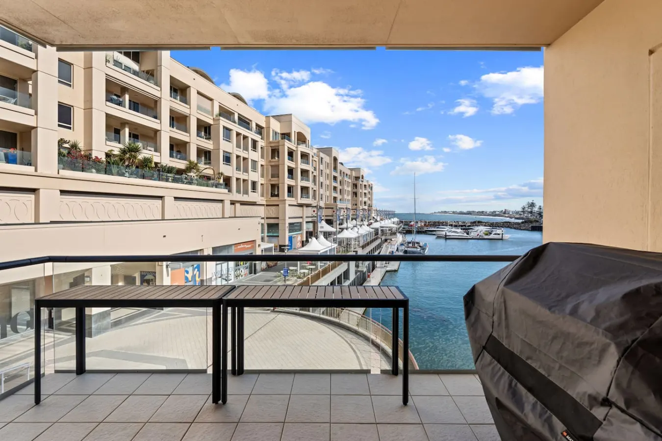 Apartment on the Marina 6