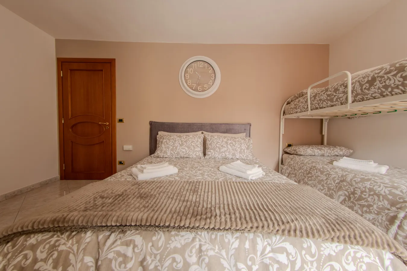 Casa Vacanze La Piazzetta 18