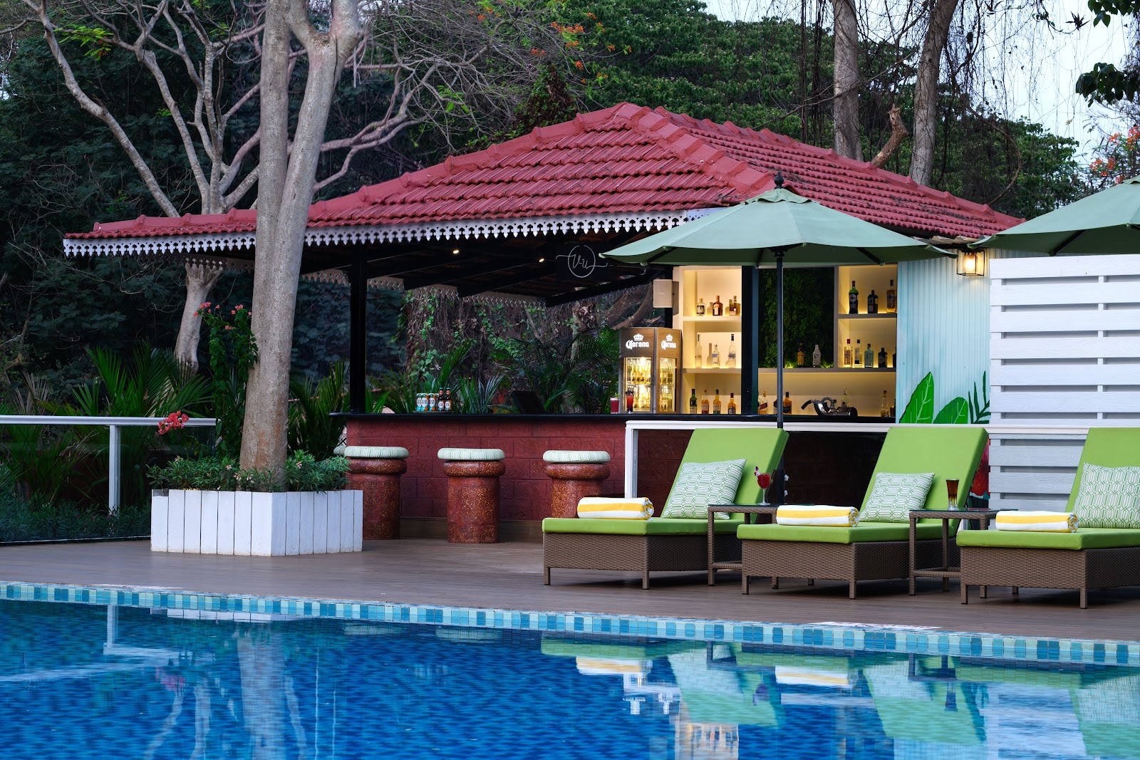 203 Charming Rooms near Taj Holiday Village 6