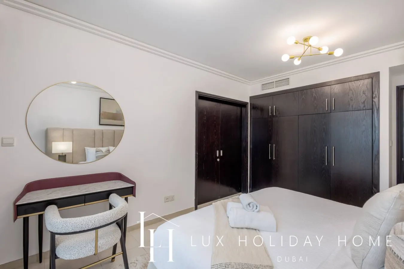 LUX The JLT Gold Crest Suite 19