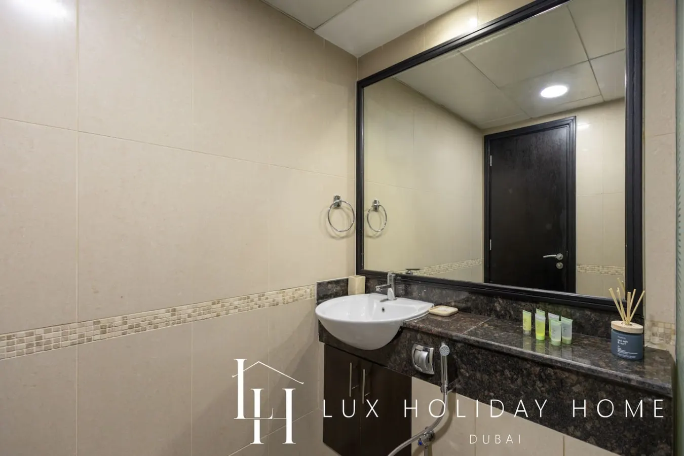 LUX The JLT Gold Crest Suite 20