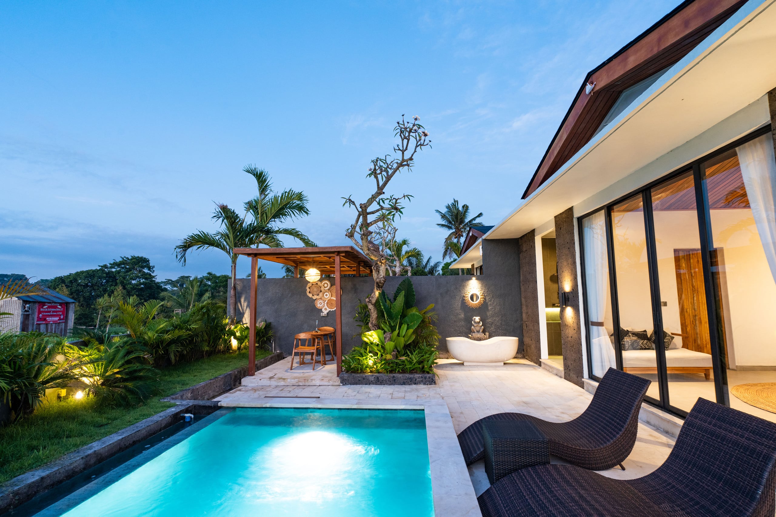 luxury 1 bed room private pool villa at Sebatu 8