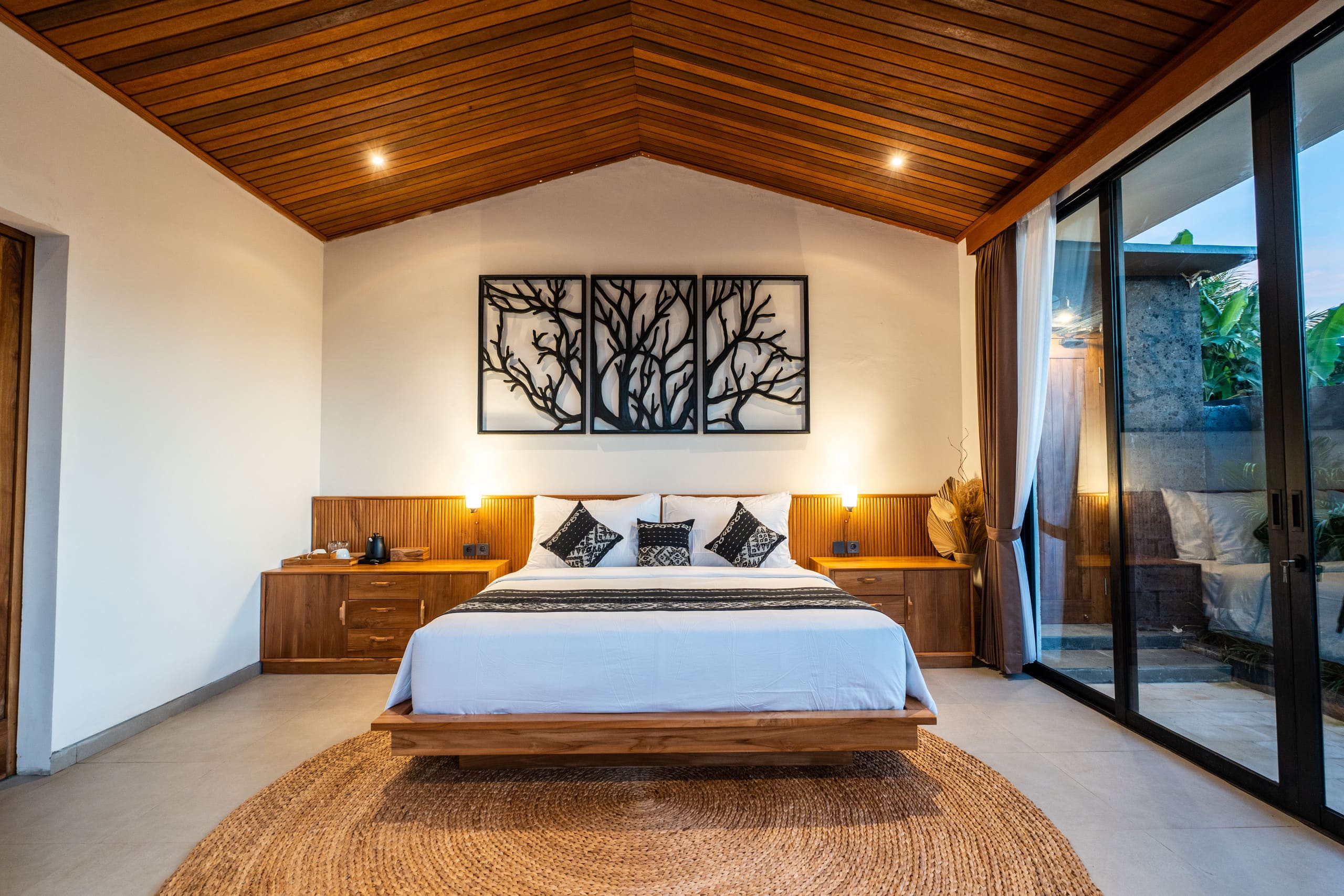 luxury 1 bed room private pool villa at Sebatu — photo 5