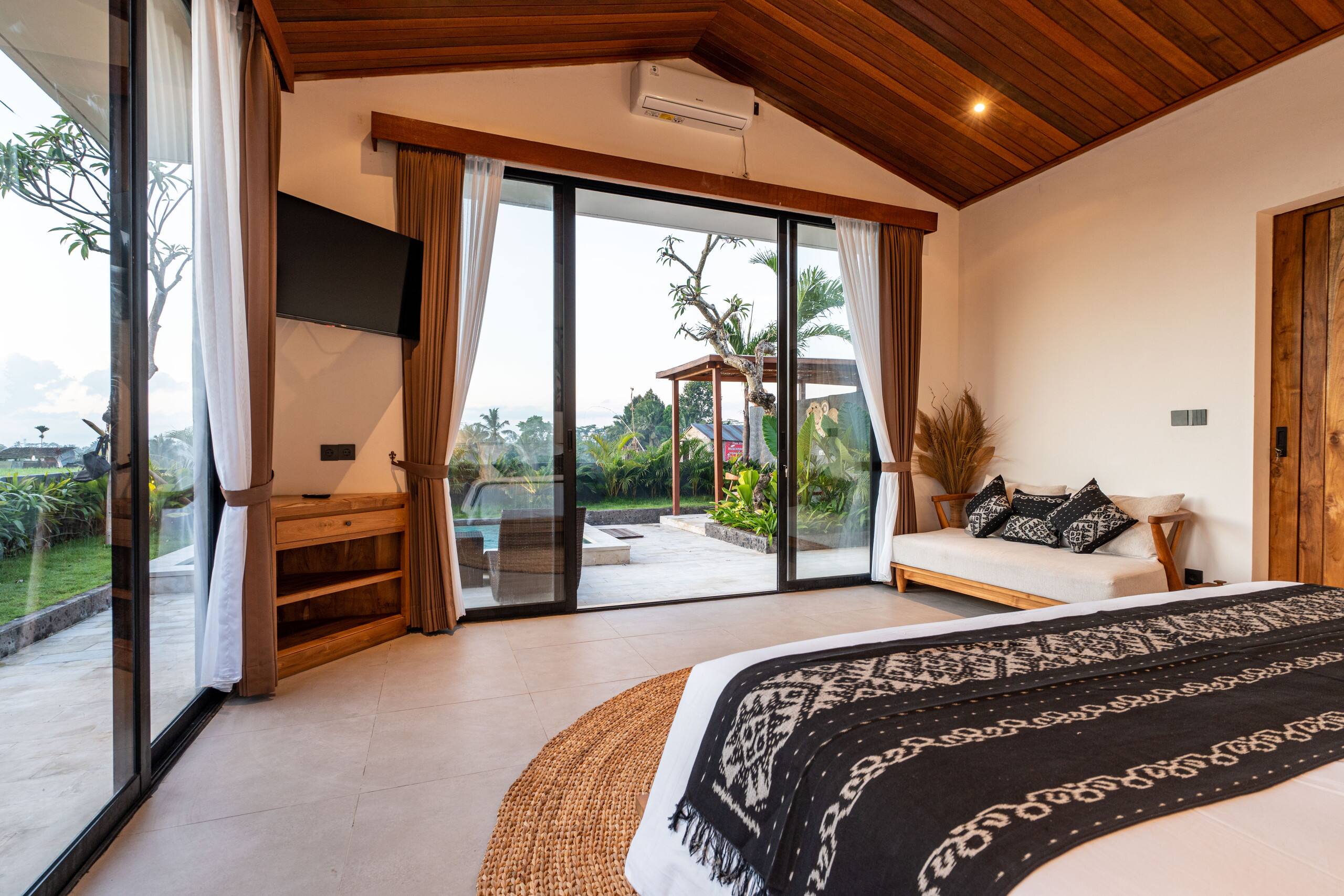 luxury 1 bed room private pool villa at Sebatu 19