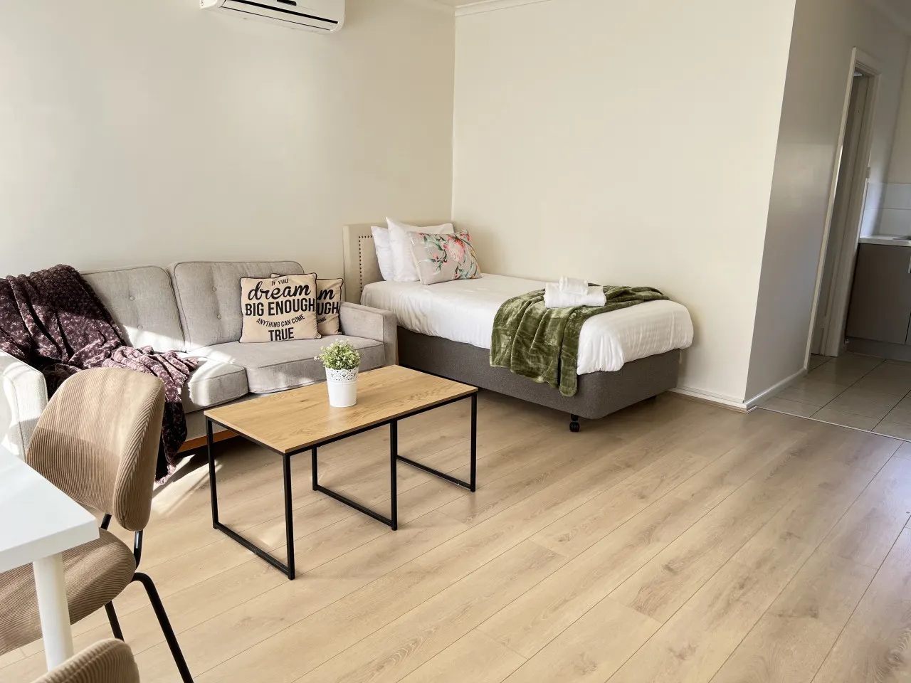 Short & Long term stays Convenient Geelong CBD