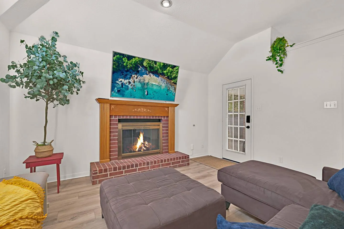 Whisper Hollow: Spa, Game Room 11