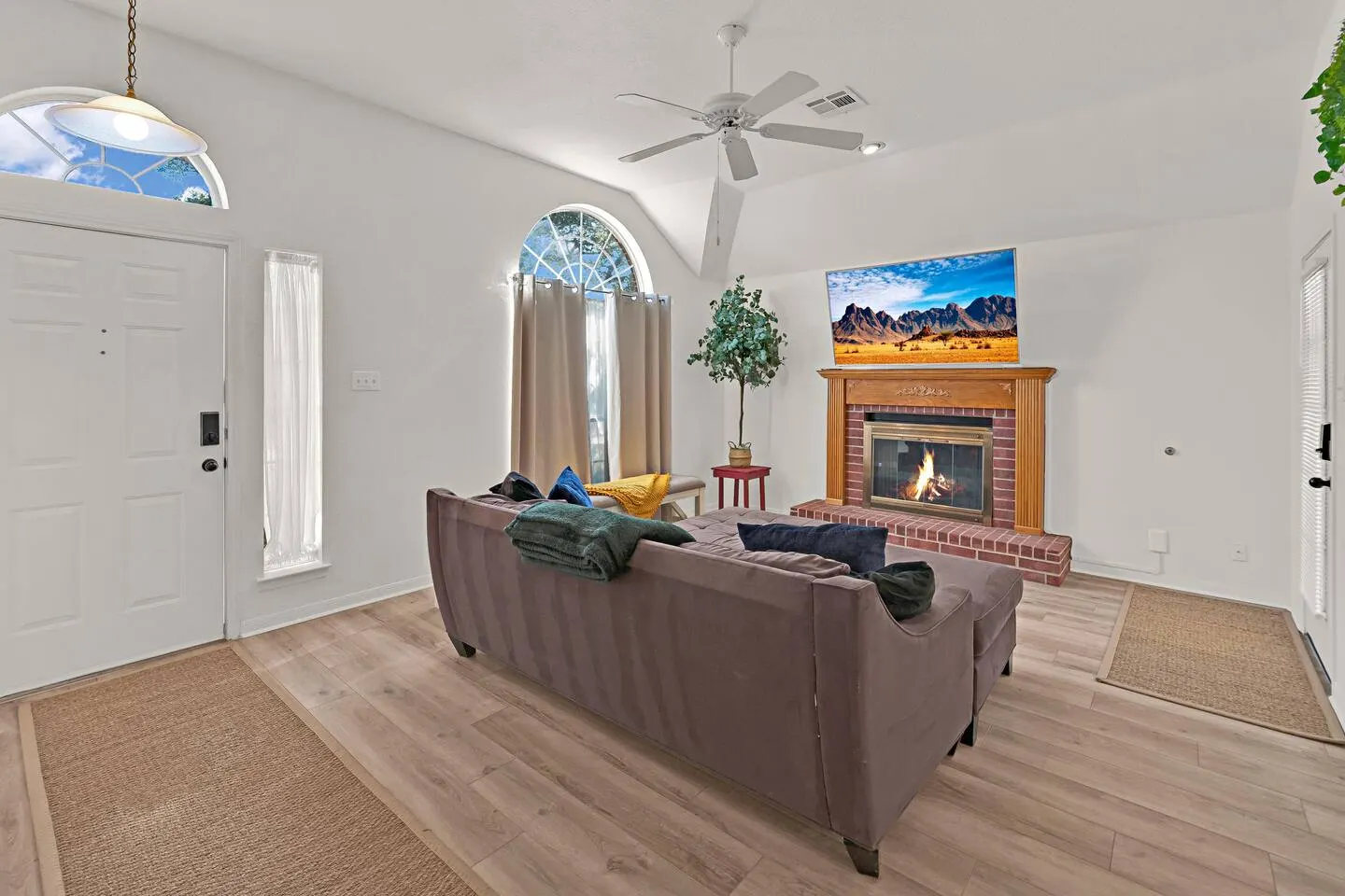 Whisper Hollow: Spa, Game Room 12