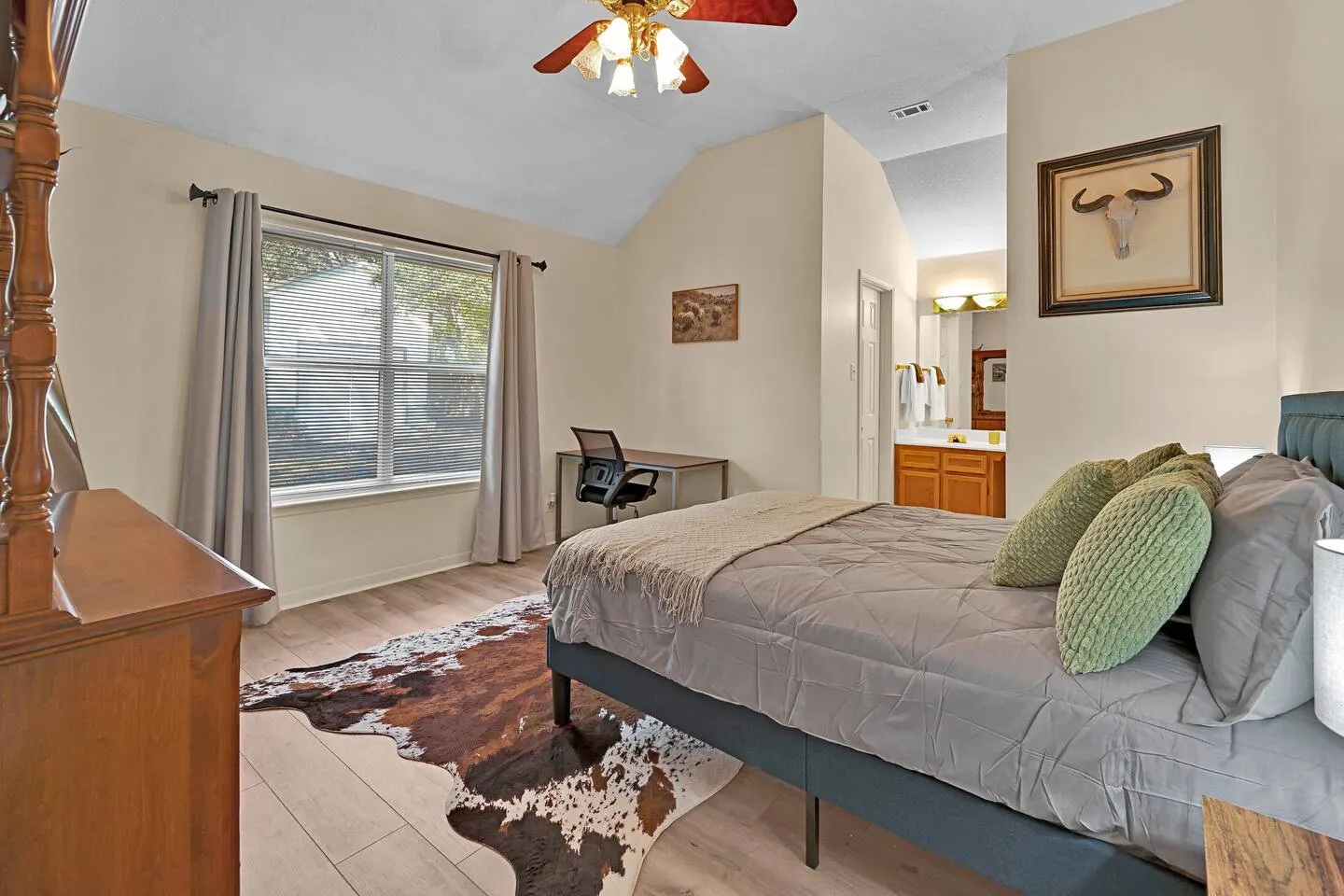 Whisper Hollow: Spa, Game Room 20